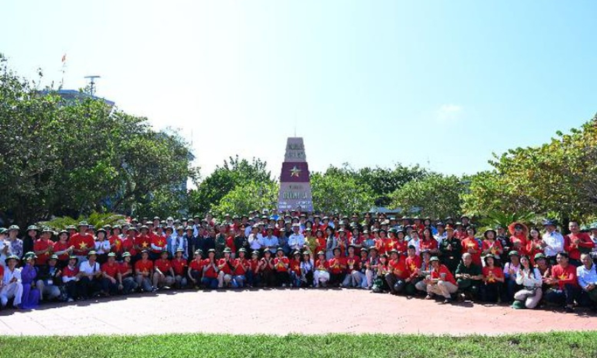 Kiều b&agrave;o chung tay v&igrave; Trường Sa: H&agrave;nh tr&igrave;nh kết nối v&agrave; đ&oacute;ng g&oacute;p thiết thực cho Tổ quốc