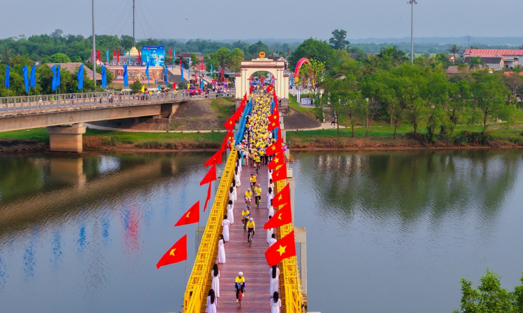 Lại giở tr&ograve; &ldquo;hội luận&rdquo;, &ldquo;b&agrave;n tr&ograve;n&rdquo; đ&aacute;nh tr&aacute;o bản chất, &yacute; nghĩa lịch sử ng&agrave;y 30/4/1975