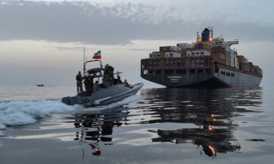 Iran &aacute;p luật mới với eo biển Hormuz