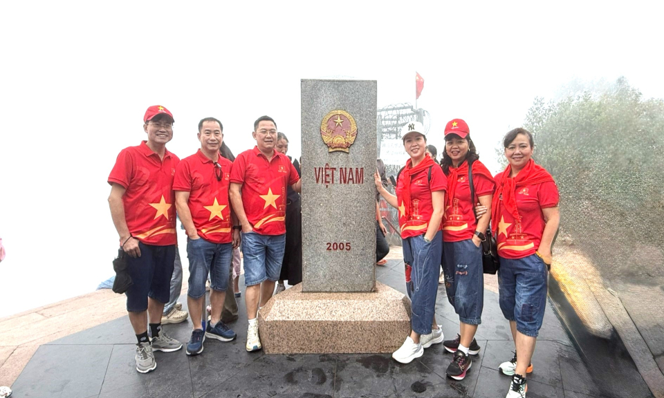 Thu h&uacute;t du kh&aacute;ch chinh phục cực T&acirc;y Tổ quốc