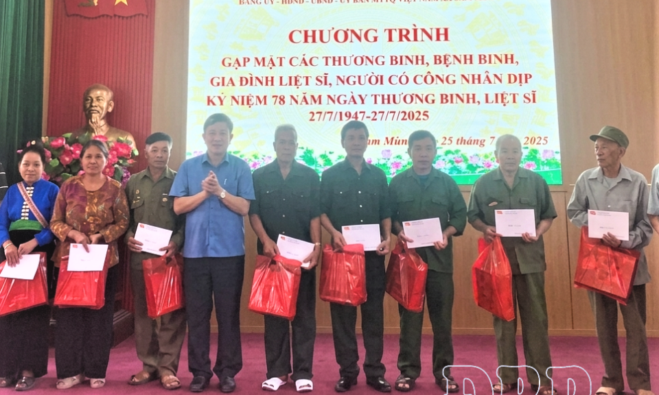 Chăm lo đời sống gia đ&igrave;nh ch&iacute;nh s&aacute;ch, người c&oacute; c&ocirc;ng