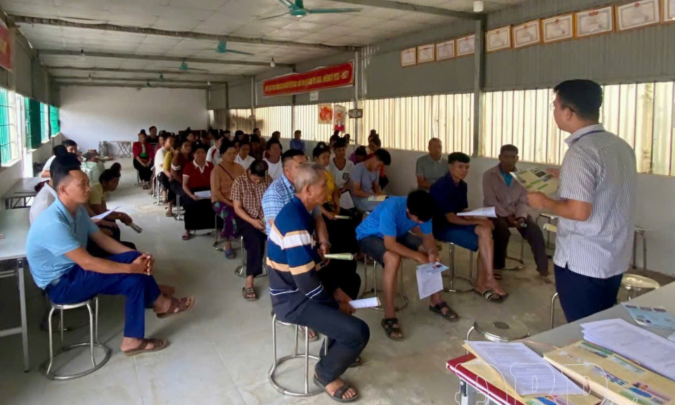 Hơn 100 người d&acirc;n x&atilde; Mường Lu&acirc;n tham gia hội nghị việc l&agrave;m lưu động
