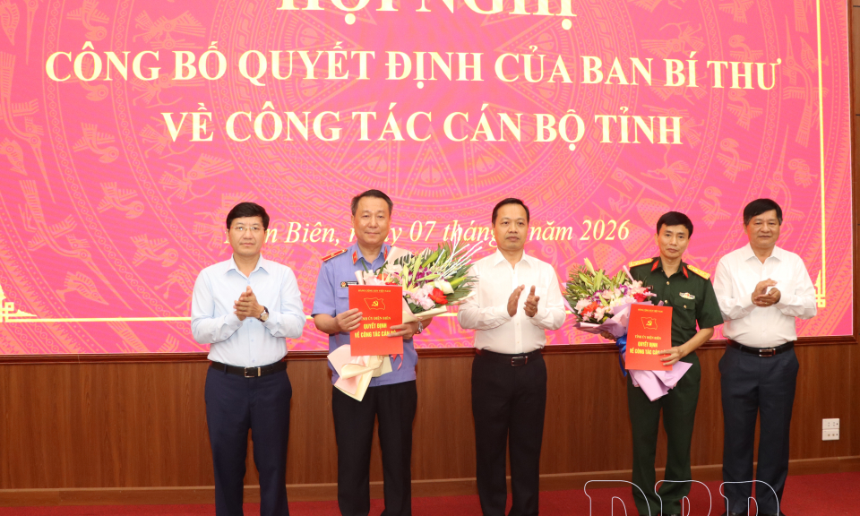 Hội nghị c&ocirc;ng bố quyết định của Ban B&iacute; thư về c&ocirc;ng t&aacute;c c&aacute;n bộ