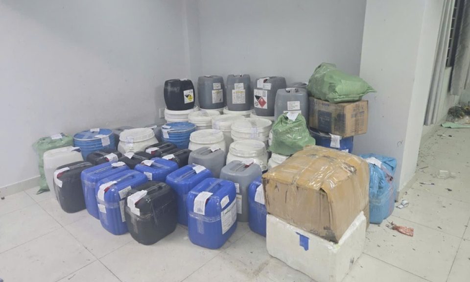 Triệt ph&aacute; đường d&acirc;y sản xuất giấm Acetic giả, c&oacute; thể g&acirc;y tử vong nếu d&ugrave;ng nồng độ cao