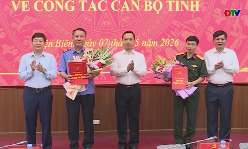 C&ocirc;ng bố quyết định của Ban B&iacute; thư về c&ocirc;ng t&aacute;c c&aacute;n bộ tỉnh Điện Bi&ecirc;n