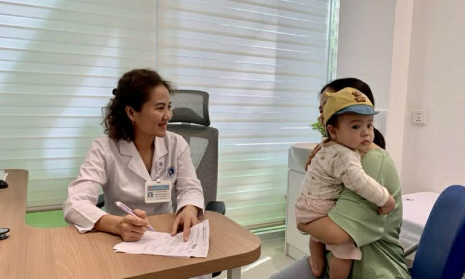 Trẻ dưới 6 tuổi được kh&aacute;m sức khỏe định kỳ, c&oacute; s&agrave;ng lọc tự kỷ