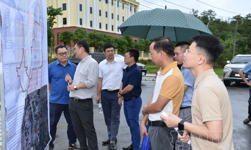 C&aacute;c nh&agrave; đầu tư khảo s&aacute;t lĩnh vực hạ tầng đ&ocirc; thị - cụm c&ocirc;ng nghiệp - logistics tại Điện Bi&ecirc;n