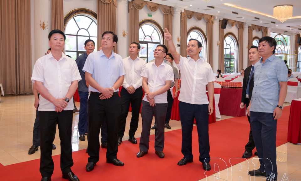 B&iacute; thư Tỉnh ủy Trần Tiến Dũng kiểm tra c&ocirc;ng t&aacute;c chuẩn bị Hội nghị X&uacute;c tiến đầu tư