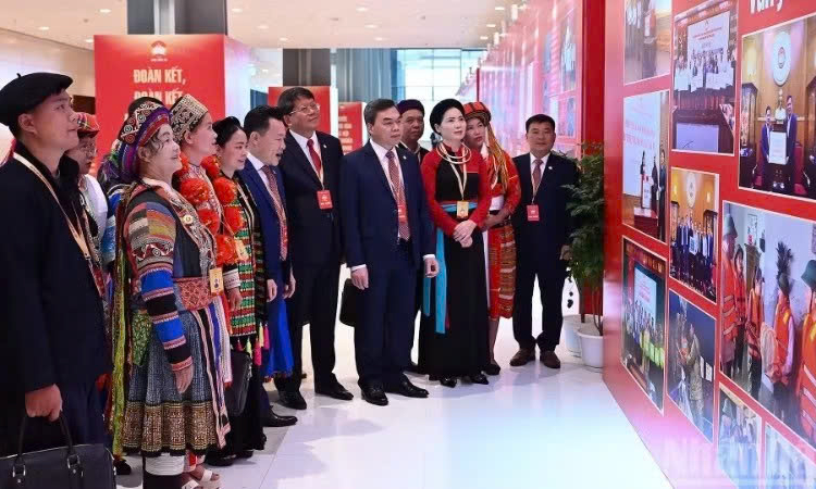 Chung niềm tin v&agrave;o sức mạnh đại đo&agrave;n kết to&agrave;n d&acirc;n tộc